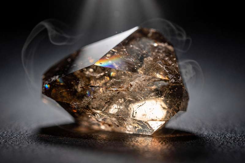 Smoky Quartz Meaning and Uses: The Ultimate Guide to Grounding & Protection