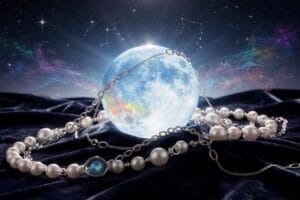 Moonstone Crystal Meaning, Healing Properties & Spiritual Uses