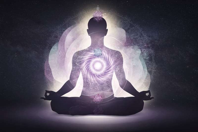Clear quartz crystal positioned above the head to represent crown chakra alignment and spiritual awakening.