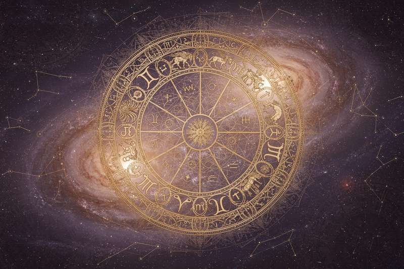 Aquarius astrological calendar highlighting favorable dates throughout July 2026.