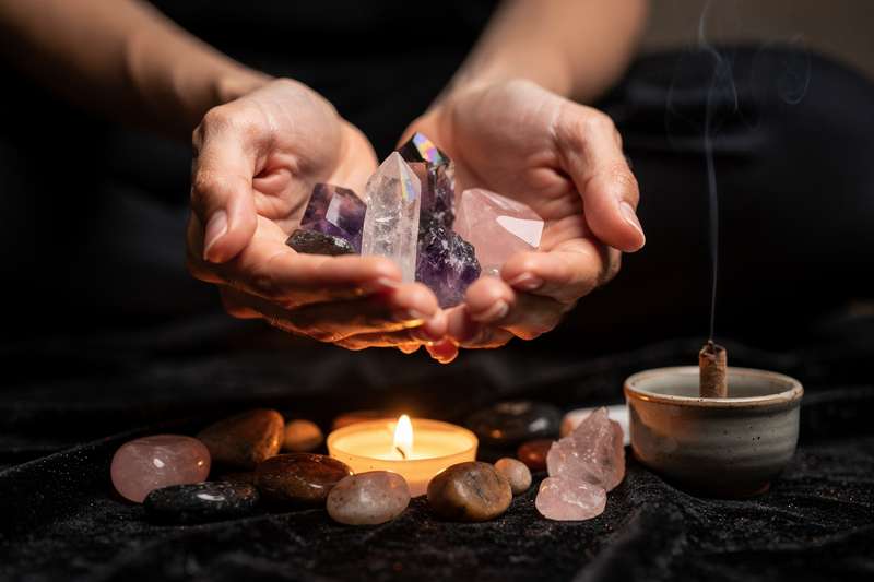 Aquarius Birthstone Color Meaning: Healing Properties, Benefits & How to Use